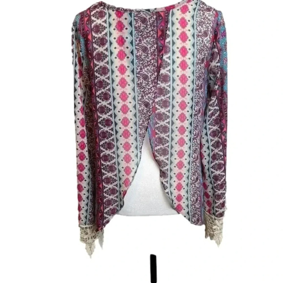 RUE21 Open Back Paisley Blouse with Lace Sleeves. Sheer, lightweight material. - Picture 1 of 7